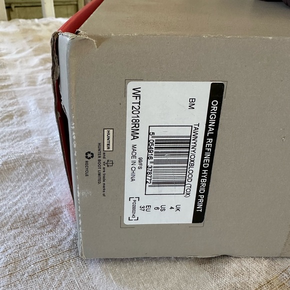 HUNTER Original Leopard Print Refined Tall Waterproof Rain Boot
Size 6 - Picture 11 of 11